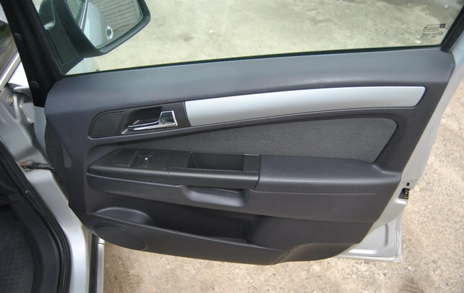 Opel Zafira cena 13900 przebieg: 339357, rok produkcji 2012 z Mogilno małe 301